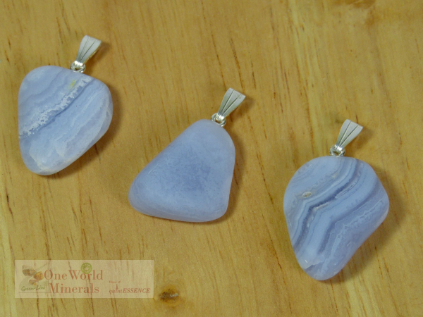 Chalcedon aus Kenya, mit Silberöse, 3 Stück - Unikate (Serie +/- 20)